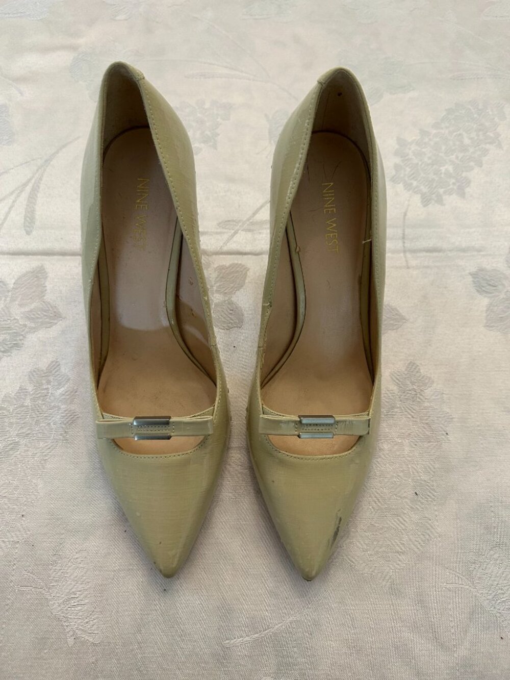 Nine West Size 9 Beige Patent Pointed Toe Bow Stiletto Pumps Heels